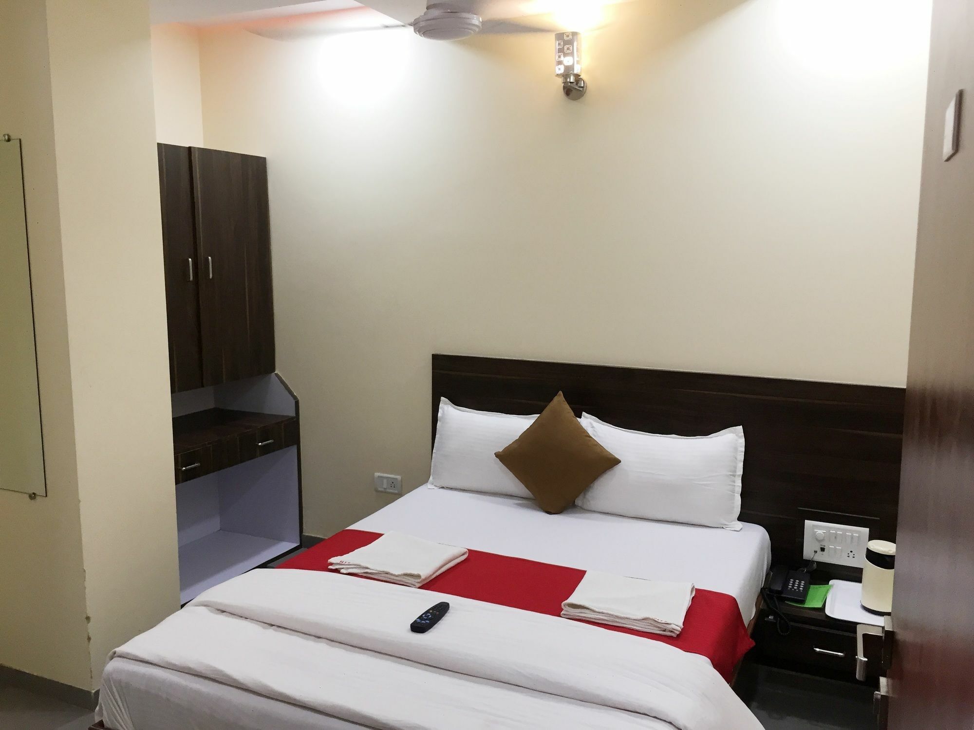 Terminus Square Hotel Kurla Buitenkant foto